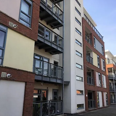 Horizon - Cabot Circus Apartment *