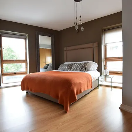 Horizon - Cabot Circus Apartment