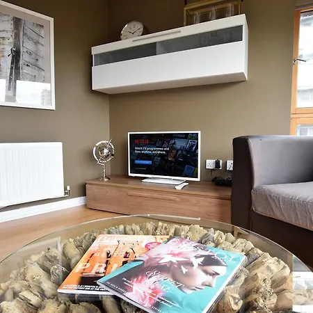 Horizon - Cabot Circus Apartment *