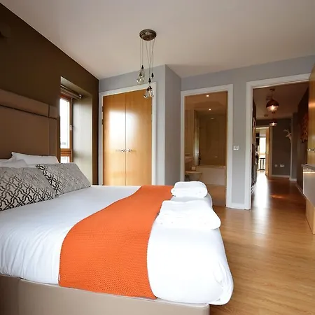 Horizon - Cabot Circus Apartment *